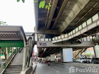 For sale 3 bedrooms house in Khlong Toei, Bangkok