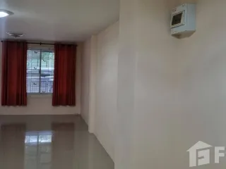 Casa adosada en alquiler de 2 habitaciones en Si Racha, Chonburi