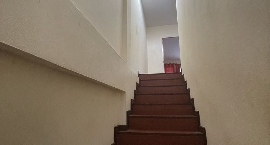 For rent 2 bedrooms townhouse in Si Racha, Chonburi