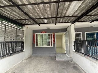 Casa adosada en alquiler de 2 habitaciones en Si Racha, Chonburi