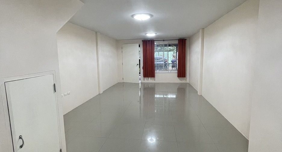 出租 2 卧室 联排别墅 在 Si Racha, Chon Buri