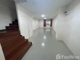 Casa adosada en alquiler de 2 habitaciones en Si Racha, Chonburi