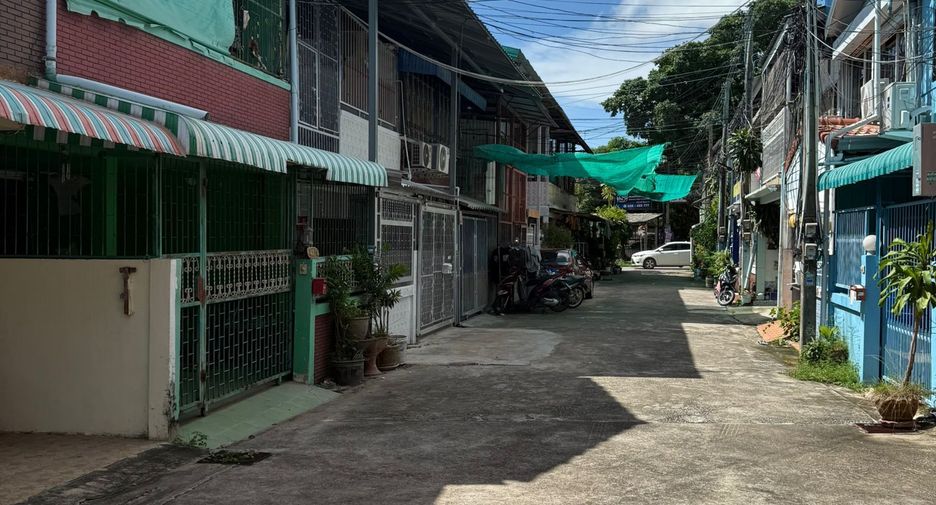 For sale 3 bedrooms townhouse in Bang Lamung, Chonburi