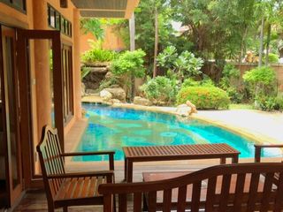 À vendre 4 chambres villa à Na Jomtien, Pattaya