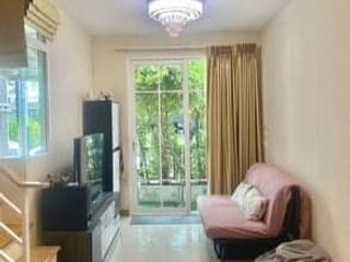 Casa adosada en venta y en alquiler de 3 habitaciones en Prawet, Bangkok
