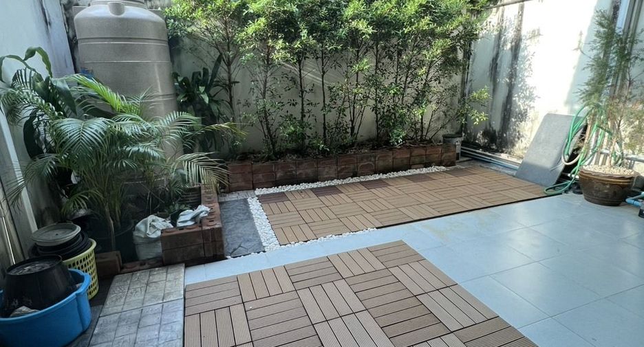 For sale 3 bedrooms townhouse in Bang Khen, Bangkok