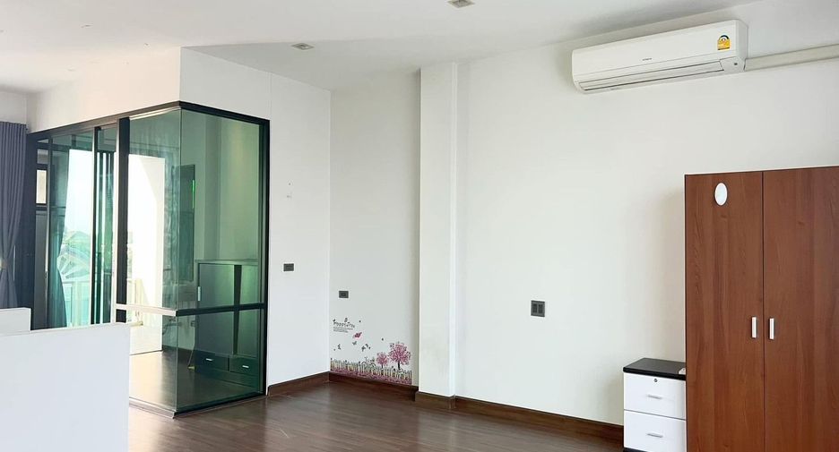For sale 3 bedrooms townhouse in Bang Khen, Bangkok
