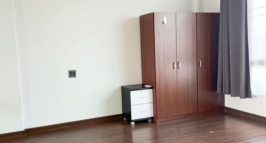 For sale 3 bedrooms townhouse in Bang Khen, Bangkok