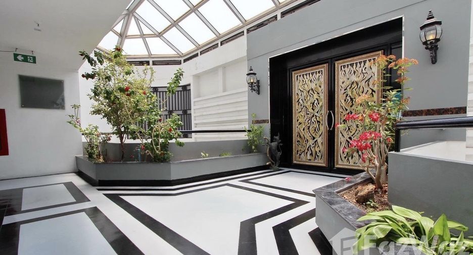 For sale 6 bedrooms condo in Bang Phlat, Bangkok