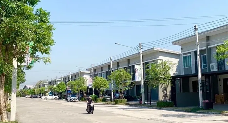 出售 3 卧室 联排别墅 在 Phutthamonthon, Nakhon Pathom