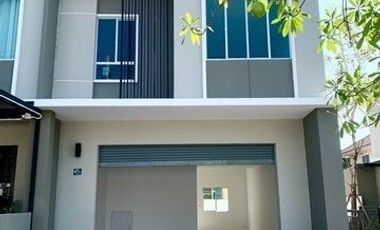 Reihenhaus zum Kauf mit 3 Zimmer in Phutthamonthon, Nakhon Pathom