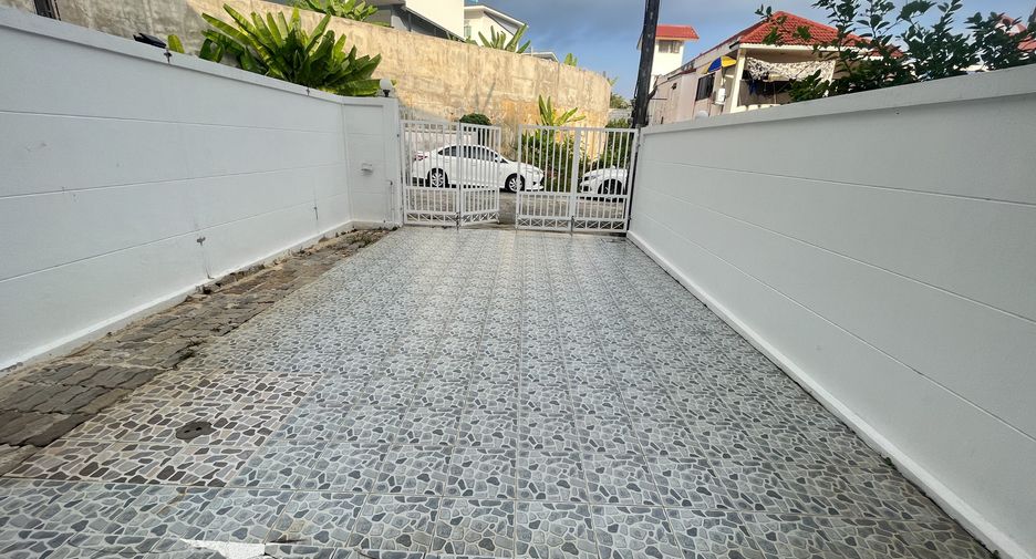 For rent 3 bedrooms townhouse in Mueang Phuket, Phuket