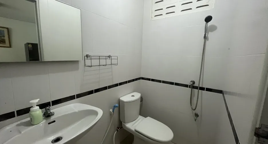 For rent 3 bedrooms townhouse in Mueang Phuket, Phuket