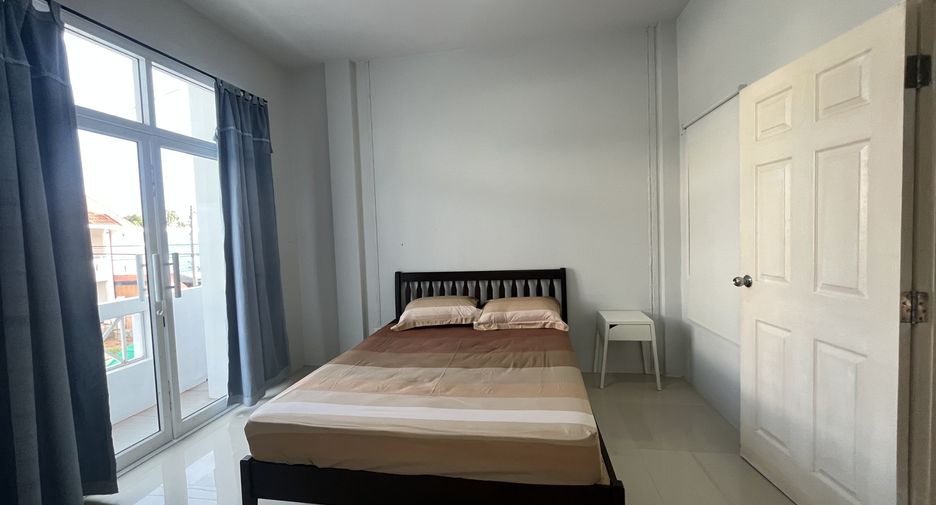 For rent 3 bedrooms townhouse in Mueang Phuket, Phuket