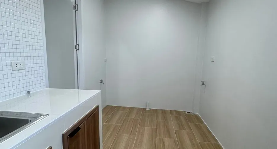 For sale 2 bedrooms townhouse in Mueang Phuket, Phuket