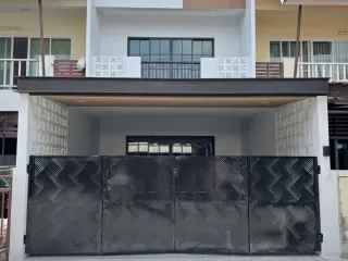 For sale 2 bedrooms townhouse in Mueang Phuket, Phuket