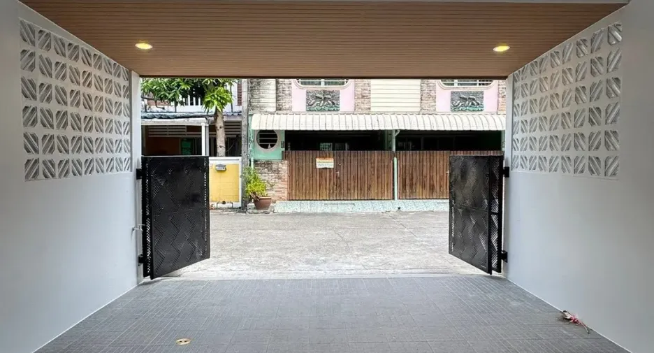 For sale 2 bedrooms townhouse in Mueang Phuket, Phuket