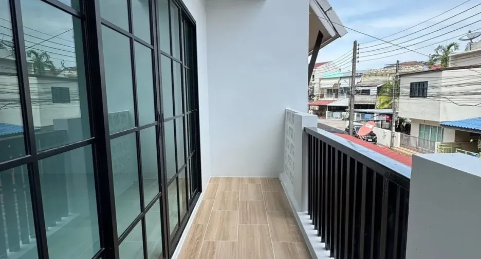 For sale 2 bedrooms townhouse in Mueang Phuket, Phuket