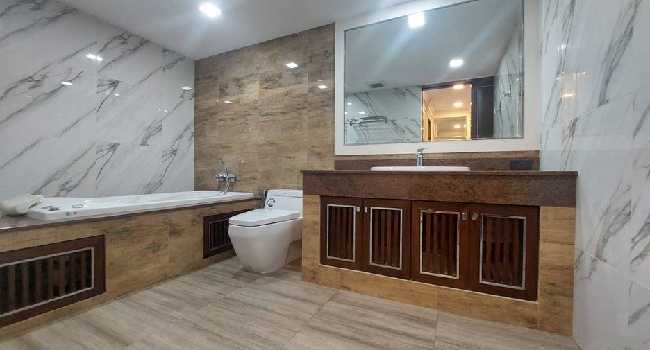 For sale 3 bedrooms condo in Bang Rak, Bangkok