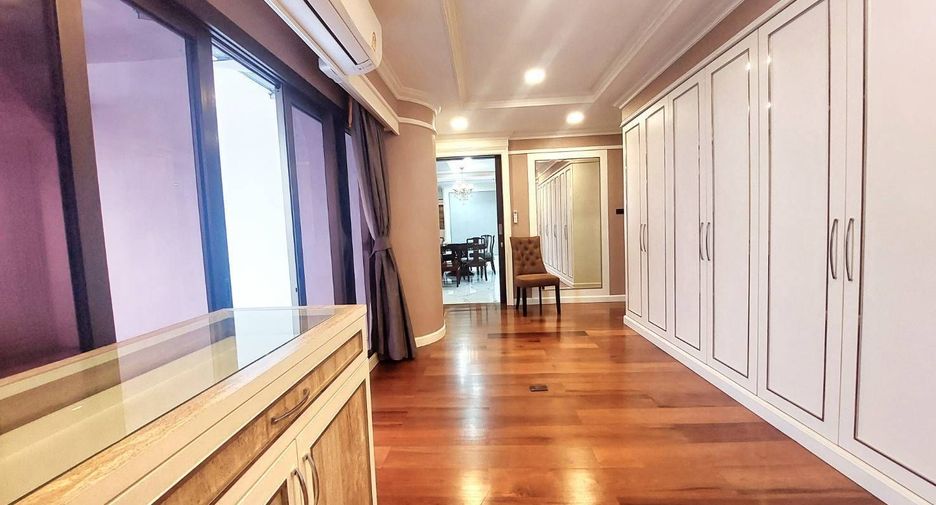 For sale 3 bedrooms condo in Bang Rak, Bangkok