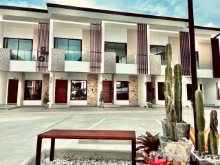 Casa adosada en venta de 2 habitaciones en Kathu, Phuket