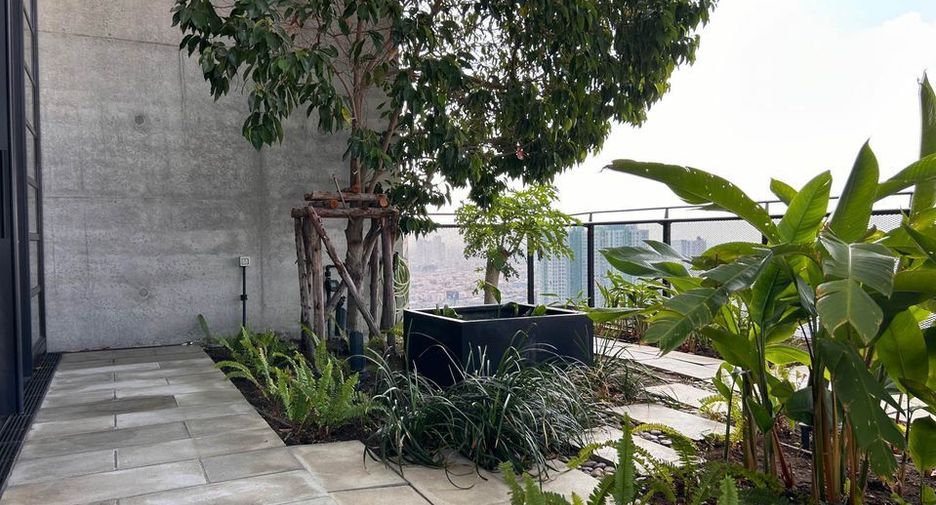For sale 5 bedrooms condo in Yan Nawa, Bangkok