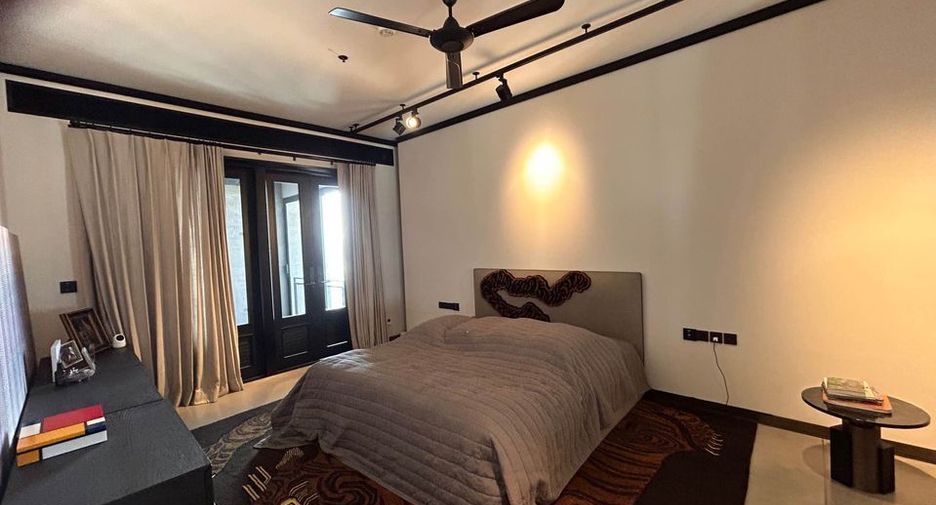 For sale 5 bedrooms condo in Yan Nawa, Bangkok