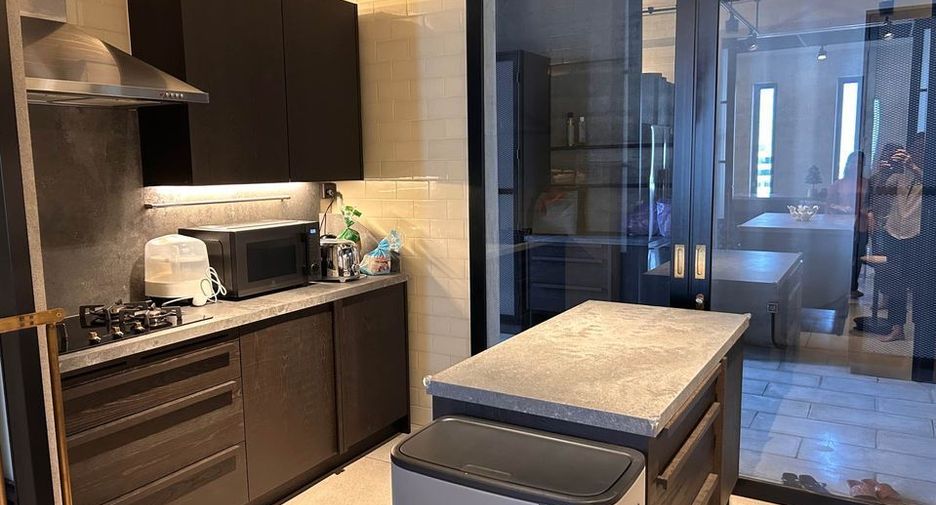 For sale 5 bedrooms condo in Yan Nawa, Bangkok