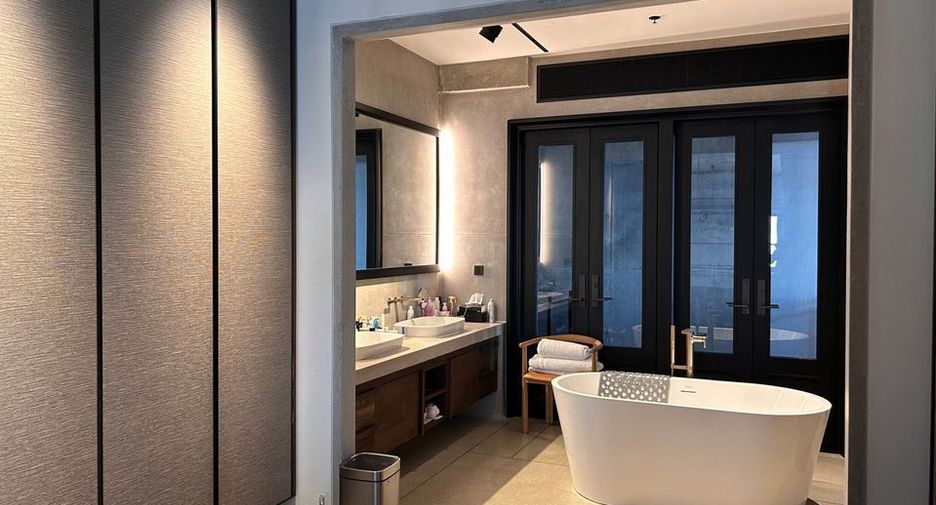 For sale 5 bedrooms condo in Yan Nawa, Bangkok