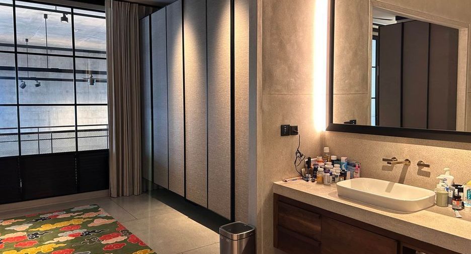 For sale 5 bedrooms condo in Yan Nawa, Bangkok