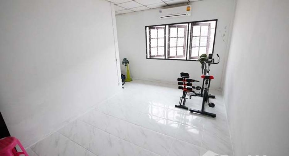 For sale 2 bedrooms townhouse in Khlong Sam Wa, Bangkok