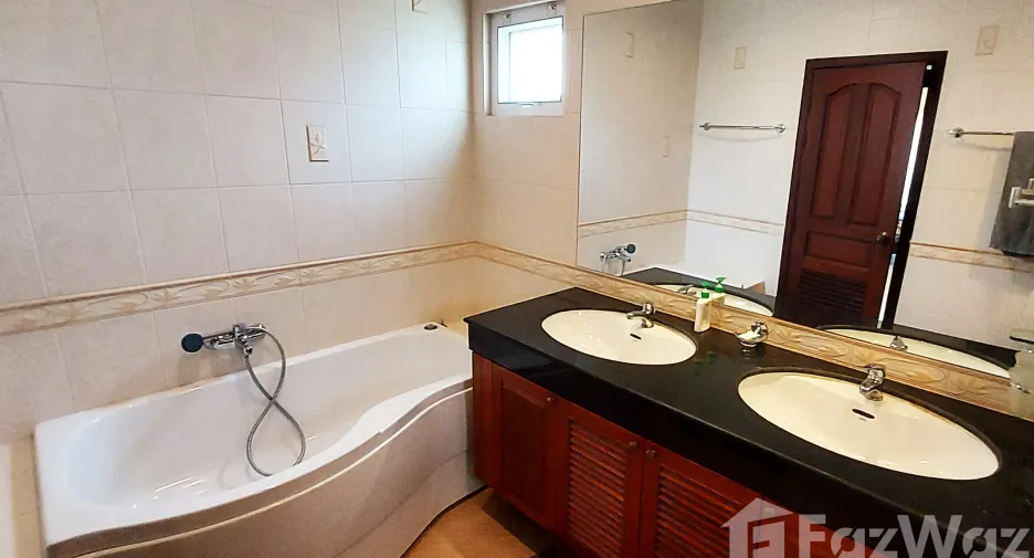 For sale 4 bedrooms villa in Klaeng, Rayong