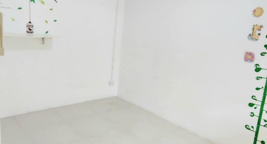 For rent 4 bedrooms townhouse in Lat Phrao, Bangkok