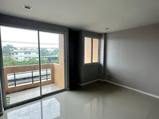 Casa adosada en venta y en alquiler de 4 habitaciones en Bang Lamung, Chonburi