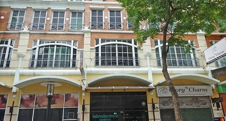For sale 1 bed retail Space in Bang Rak, Bangkok