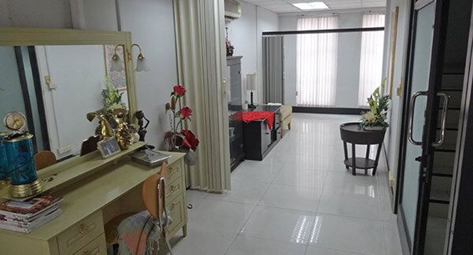For sale 1 bed retail Space in Bang Rak, Bangkok