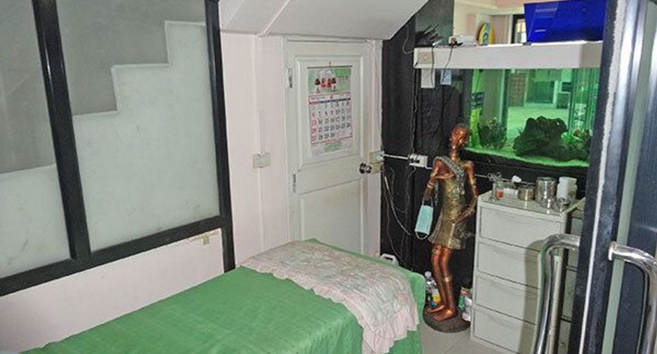 For sale 1 bed retail Space in Bang Rak, Bangkok