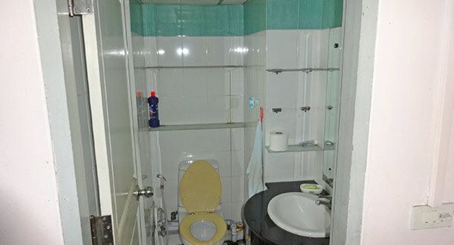 For sale 1 bed retail Space in Bang Rak, Bangkok