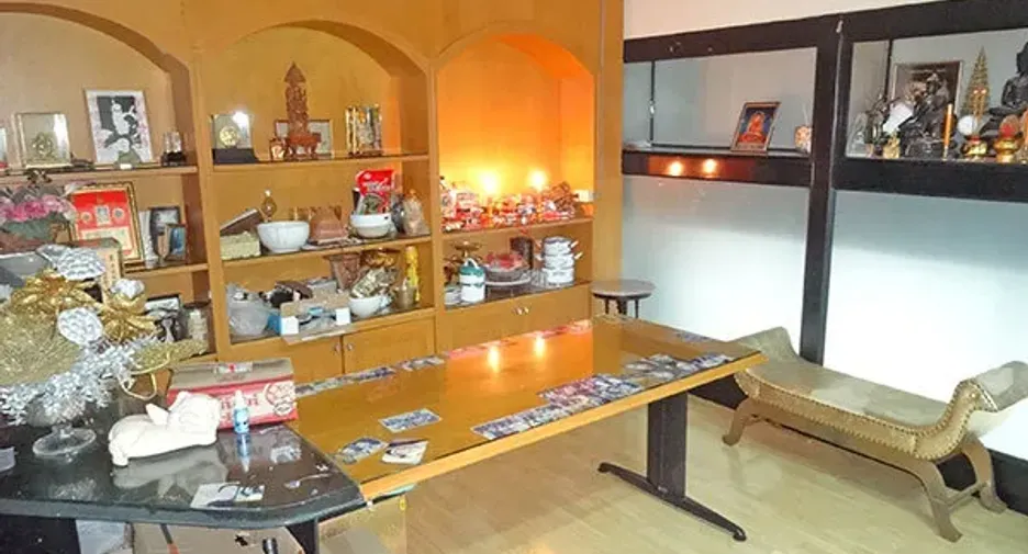 For sale 1 bed retail Space in Bang Rak, Bangkok