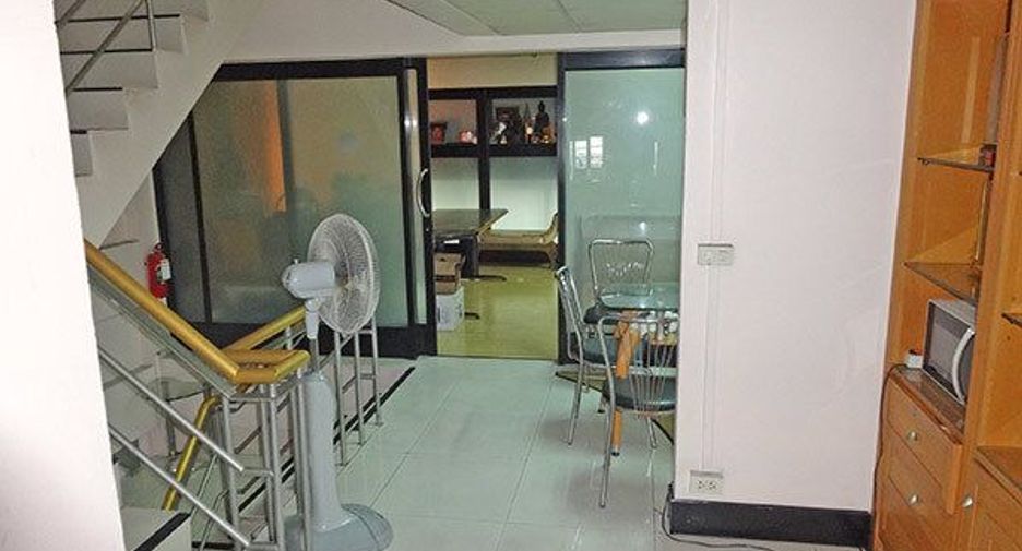 For sale 1 bed retail Space in Bang Rak, Bangkok