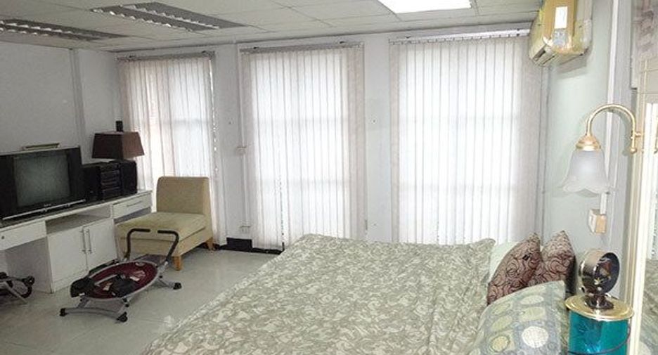 For sale 1 bed retail Space in Bang Rak, Bangkok