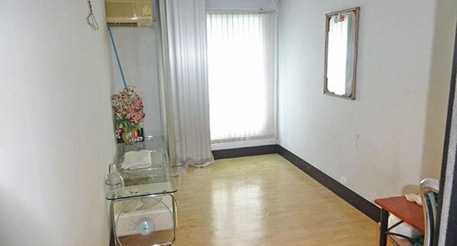 For sale 1 bed retail Space in Bang Rak, Bangkok