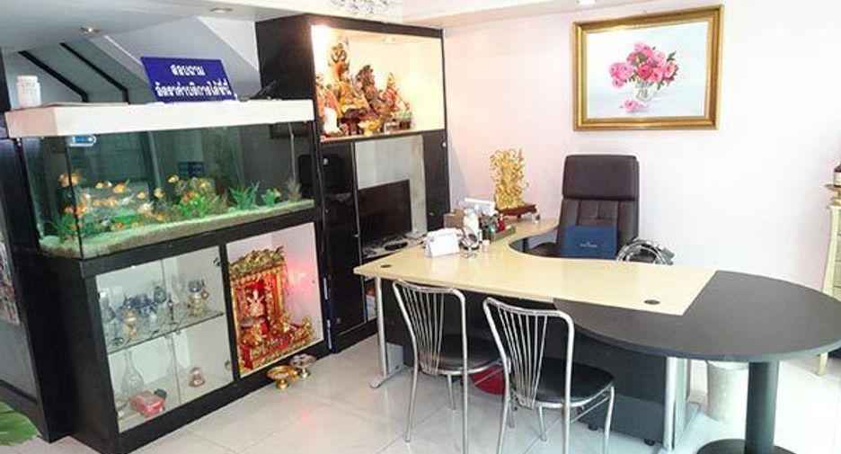 For sale 1 bed retail Space in Bang Rak, Bangkok