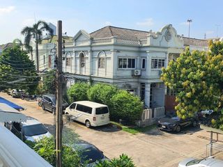 For sale 5 bedrooms townhouse in Phra Khanong, Bangkok
