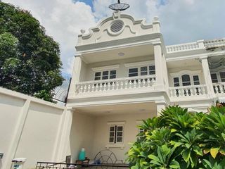 For sale 5 bedrooms townhouse in Phra Khanong, Bangkok