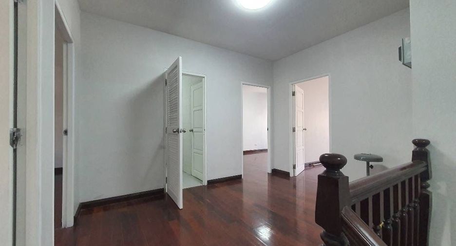 For sale 5 bedrooms townhouse in Phra Khanong, Bangkok