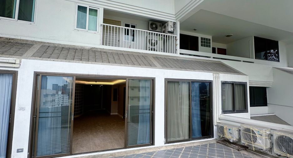 For sale 2 bedrooms condo in Khlong Toei, Bangkok