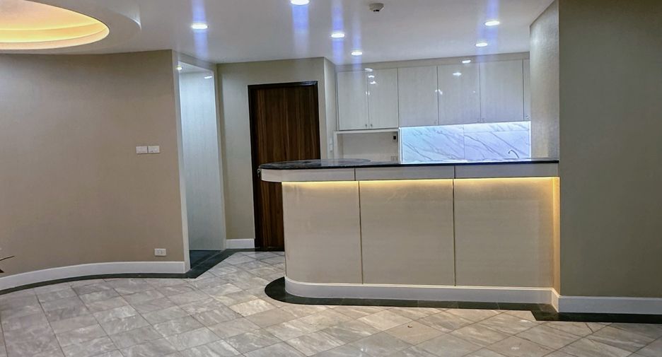For sale 2 bedrooms condo in Khlong Toei, Bangkok