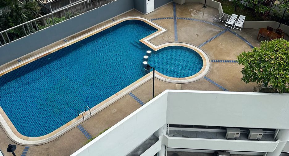 For sale 2 bedrooms condo in Khlong Toei, Bangkok