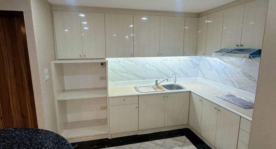 For sale 2 bedrooms condo in Khlong Toei, Bangkok